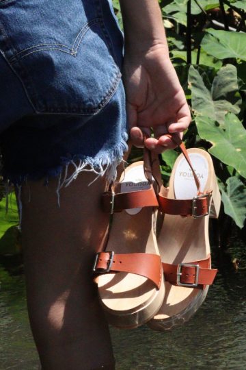 chaussures-sandales-sabots-femme-cuir-bois-boucles-yuma-brique-1