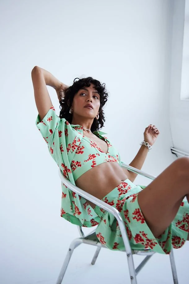 https://dev.madamebavarde.fr/wp-content/uploads/2024/03/look-2428111.webp